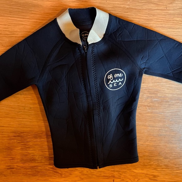 ๐of one sea wetsuit top size 2T ๐ - Picture 3 of 8